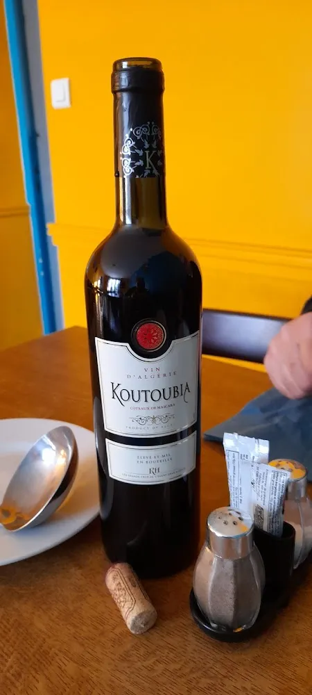 Vin Rouge Qui Se Marie Très Bien Avec Le Couscous